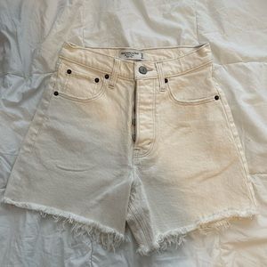 Abercrombie The Dad Shorts High Rise Cream Shorts Size 24 NWOT